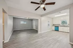 710 E Magnolia St, Angleton, TX 77515 - Photo 3
