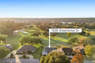 1328 Greenbriar Dr, Huntsville, TX 77340 - Photo 3