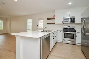 305 Riverwood Village Ln, Sealy, TX 77474 - Photo 9