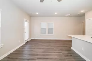 309 N Centro Cir, Shenandoah, TX 77385 - Photo 5