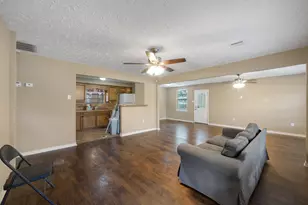 130 Airway Dr, Houston, TX 77037 - Photo 5