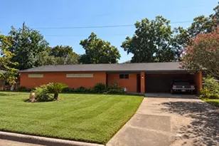 1903 Evergreen Ln, La Marque, TX 77568 - Photo 1