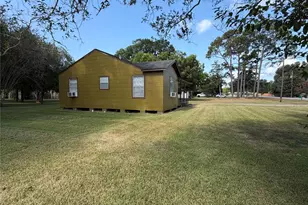 1216 Gifford Ln, Angleton, TX 77515 - Photo 11