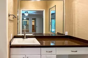 9807 Oak Point Dr, Houston, TX 77055 - Photo 43