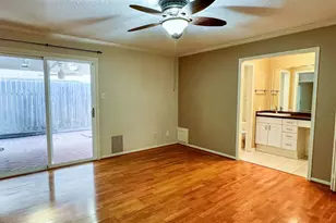 9807 Oak Point Dr, Houston, TX 77055 - Photo 37