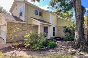 9807 Oak Point Dr, Houston, TX 77055 - Photo 3