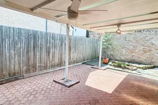 9807 Oak Point Dr, Houston, TX 77055 - Photo 45
