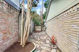 9807 Oak Point Dr, Houston, TX 77055 - Photo 47