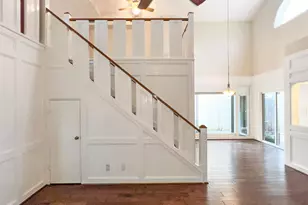 9807 Oak Point Dr, Houston, TX 77055 - Photo 11