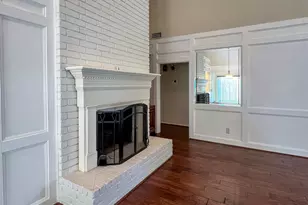 9807 Oak Point Dr, Houston, TX 77055 - Photo 13