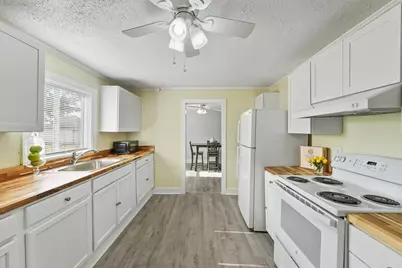 216 N Shady Oaks Street, Lake Jackson, TX 77566 - Photo 13