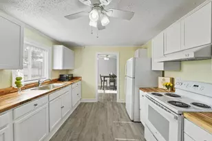 216 N Shady Oaks St, Lake Jackson, TX 77566 - Photo 13