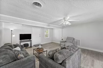 216 N Shady Oaks Street, Lake Jackson, TX 77566 - Photo 9