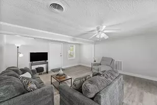 216 N Shady Oaks St, Lake Jackson, TX 77566 - Photo 9