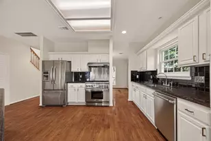 2406 Droxford Dr, Houston, TX 77008 - Photo 15
