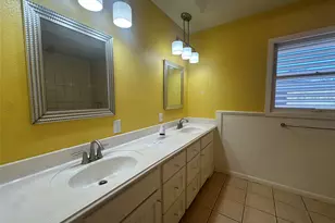 7209 Sycamore Dr, Galveston, TX 77551 - Photo 17