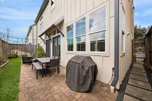 8662 Green Kolbe Ln, Houston, TX 77080 - Photo 11