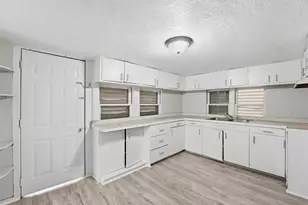 811 W Broad St, Freeport, TX 77541 - Photo 19