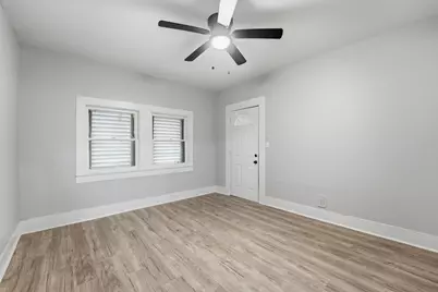 811 W Broad Street, Freeport, TX 77541 - Photo 9