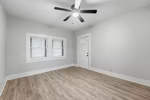 811 W Broad St, Freeport, TX 77541 - Photo 9