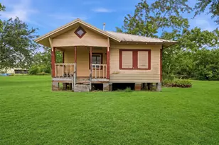811 W Broad St, Freeport, TX 77541 - Photo 1