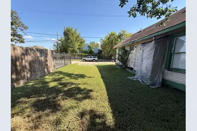 1109 N Cesar Chavez Boulevard, Houston, TX 77011 - Photo 9