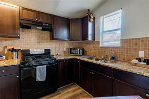 2010 Caplin St, Houston, TX 77026 - Photo 3