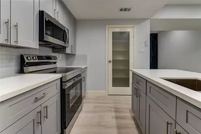 11711 Memorial Drive #534, Houston, TX 77024 - Photo 19