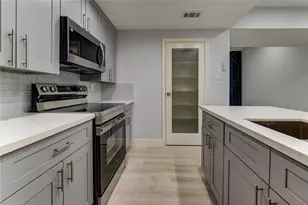 11711 Memorial Dr, Houston, TX 77024 - Photo 19