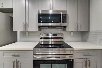 11711 Memorial Drive #534, Houston, TX 77024 - Photo 17