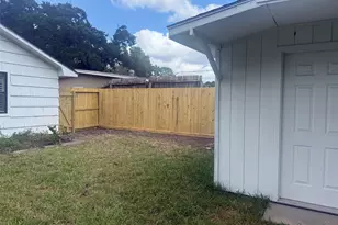 7007 Sharpview Dr, Houston, TX 77074 - Photo 15