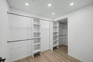 7007 Sharpview Dr, Houston, TX 77074 - Photo 9