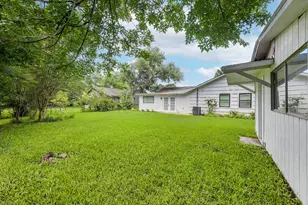 7007 Sharpview Dr, Houston, TX 77074 - Photo 15