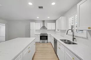 7007 Sharpview Dr, Houston, TX 77074 - Photo 3