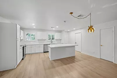 7007 Sharpview Drive, Houston, TX 77074 - Photo 5