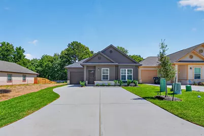 11864 E Gate Dr, Willis, TX 77318 - Photo 3