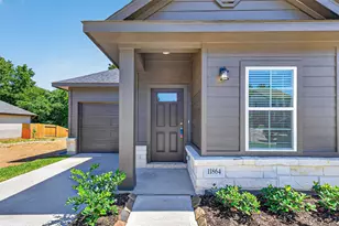 11864 E Gate Dr, Willis, TX 77318 - Photo 5