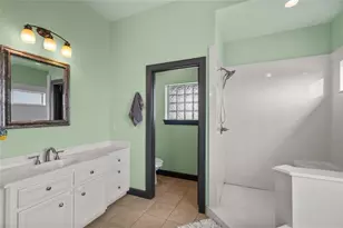 607 28th St, Dickinson, TX 77539 - Photo 33