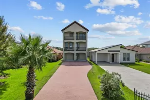 607 28th St, Dickinson, TX 77539 - Photo 1