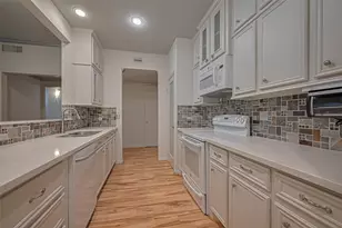 2475 Underwood St, Houston, TX 77030 - Photo 3