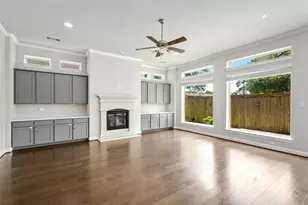 927 S Lacey Garden Loop, Houston, TX 77018 - Photo 7