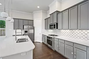 927 S Lacey Garden Loop, Houston, TX 77018 - Photo 5