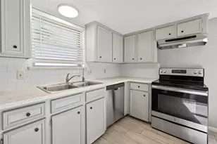 14035 Utopia Dr, Sugar Land, TX 77498 - Photo 13