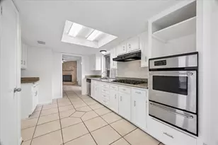 15714 Echo Hill Dr, Houston, TX 77059 - Photo 9