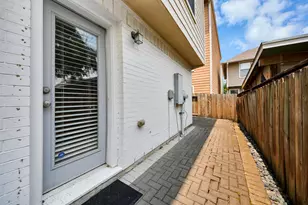 908 W 26th St, Houston, TX 77008 - Photo 5