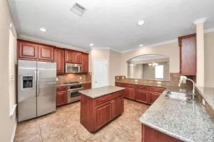 908 W 26th St, Houston, TX 77008 - Photo 1