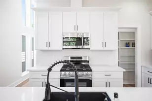 921 E 38th St, Houston, TX 77022 - Photo 21