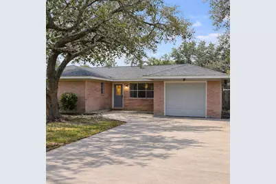 1820 Sunset Avenue, Bay City, TX 77414 - Photo 1