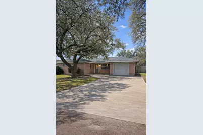 1820 Sunset Avenue, Bay City, TX 77414 - Photo 1