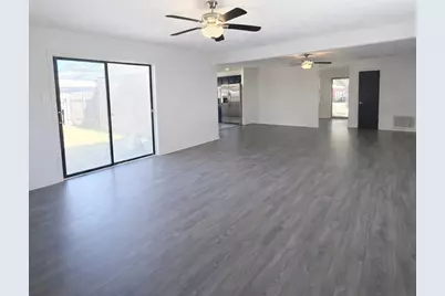 1820 Sunset Avenue, Bay City, TX 77414 - Photo 9